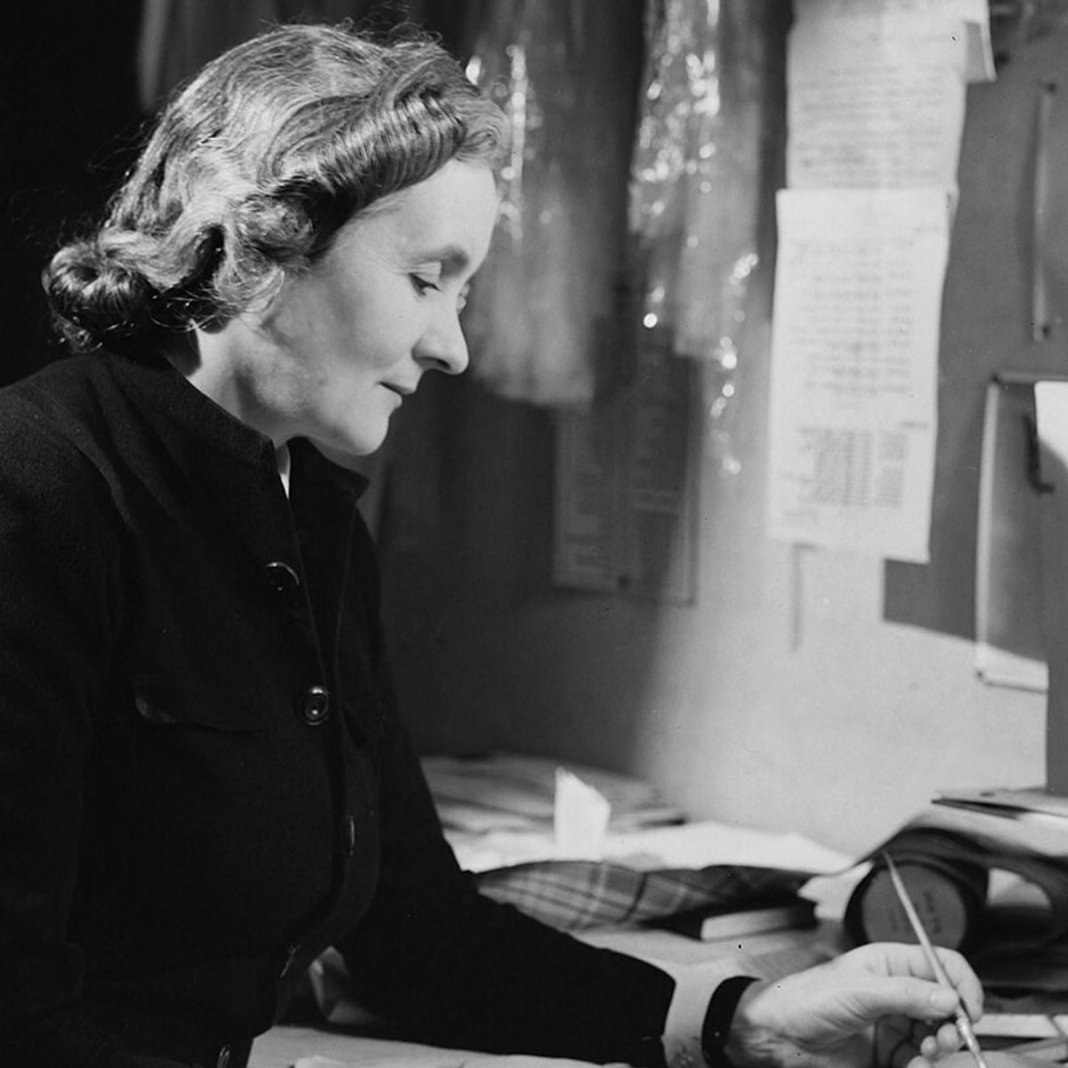 アール・デコ展から100年、父ルネの影から姿を顕すシュザンヌ・ラリック。