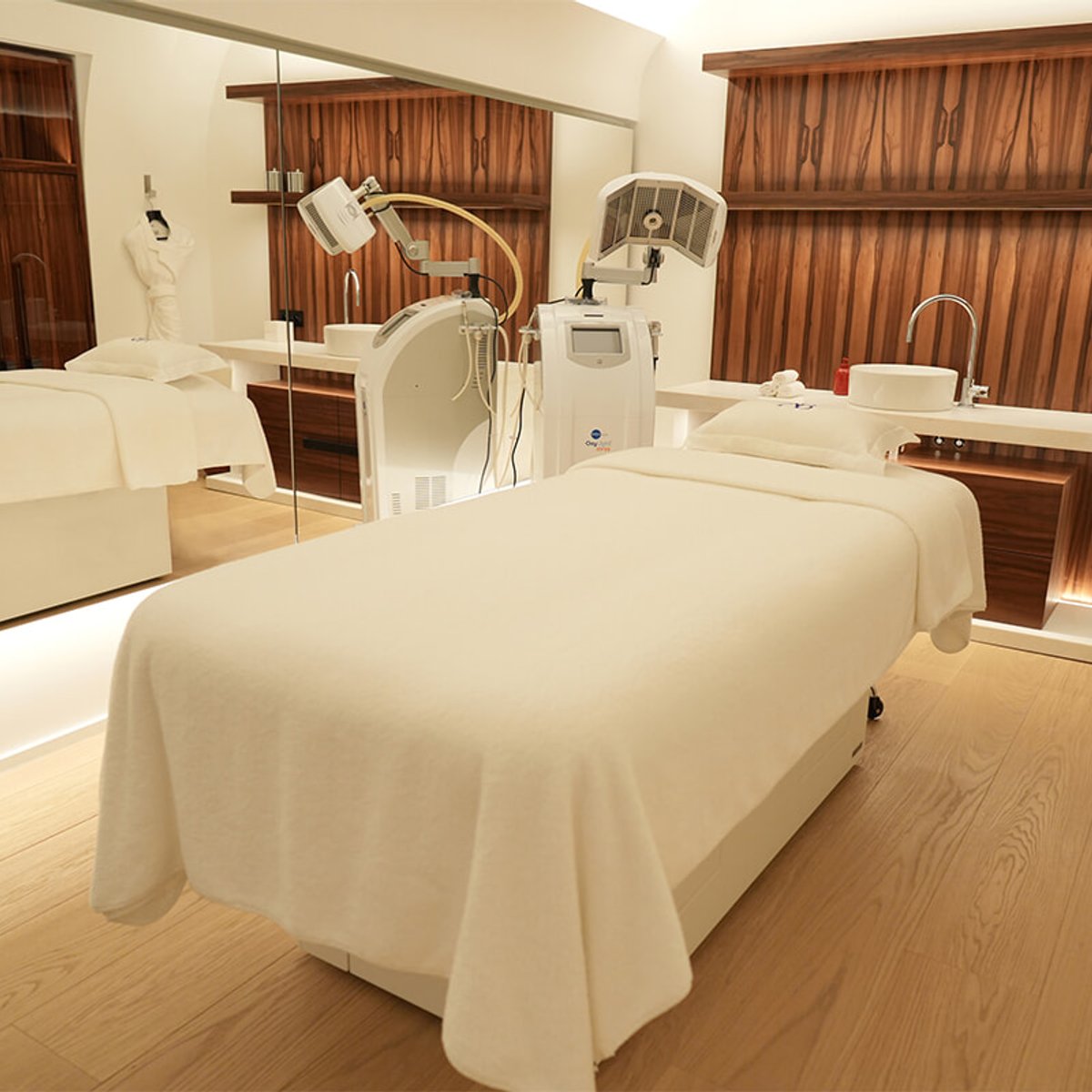 身体で愉しむパリ！ オテル・コストにアウグスティヌス バーダーのスパがオープン。