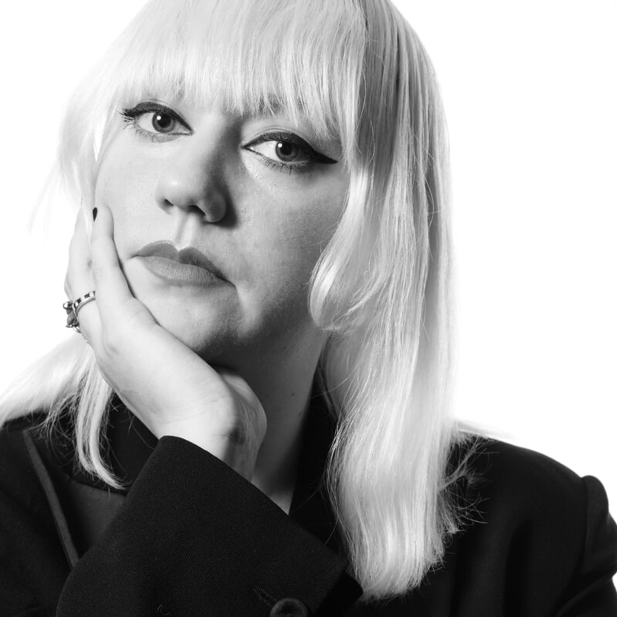 「祖母ふたりから愛する気持ちを学んだ」。デザイナー・ジャンヌ・フリオが自身の生い立ちについて語る。