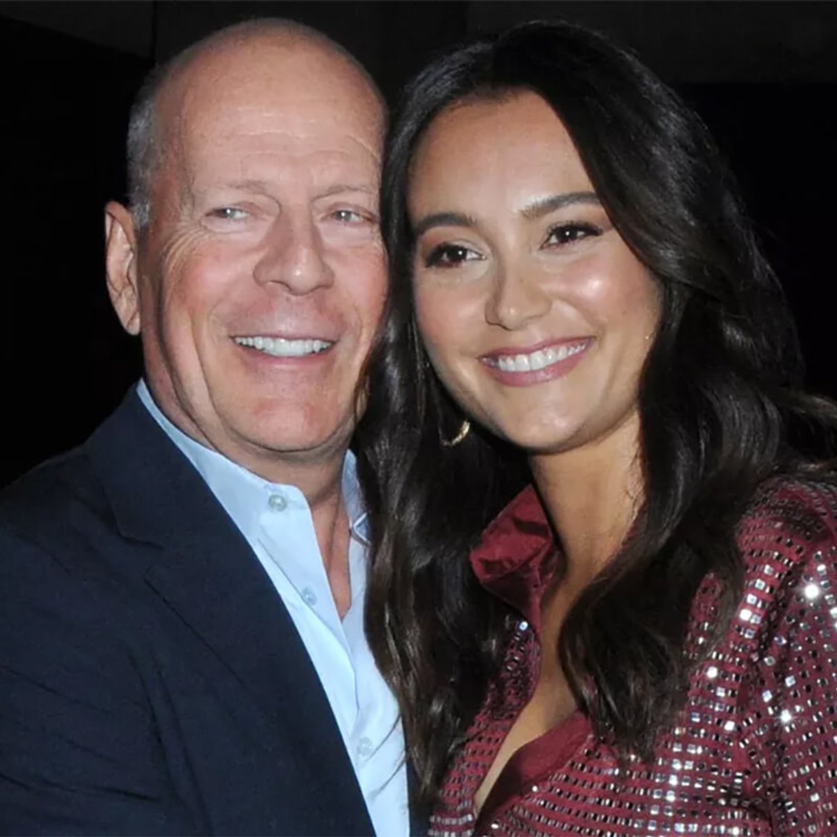 認知症を患うブルース・ウィリスの妻が、黒い服を着ない秘密とは？