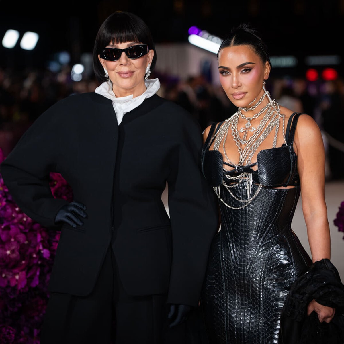 キム・カーダシアン、自身の水着ブランドのキャンペーン写真が「別人のよう」と話題に