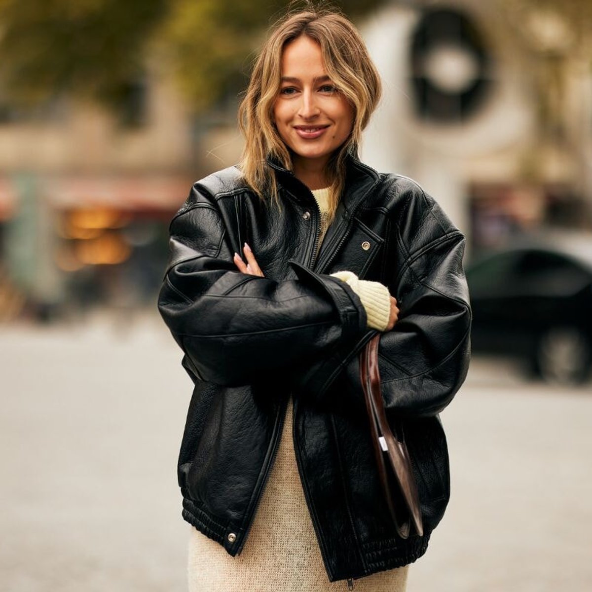 この冬のレザージャケットは、オーバーサイズ or ボア付きで選ぶ。｜海外スナップ6選