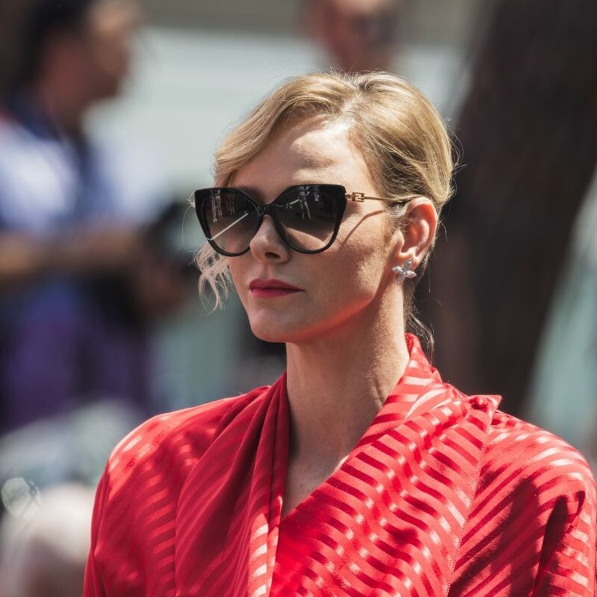 モナコのシャルレーヌ公妃、着回し力に注目！ 式典からガラまで「端正すぎる」11月ロイヤルスタイル4選。