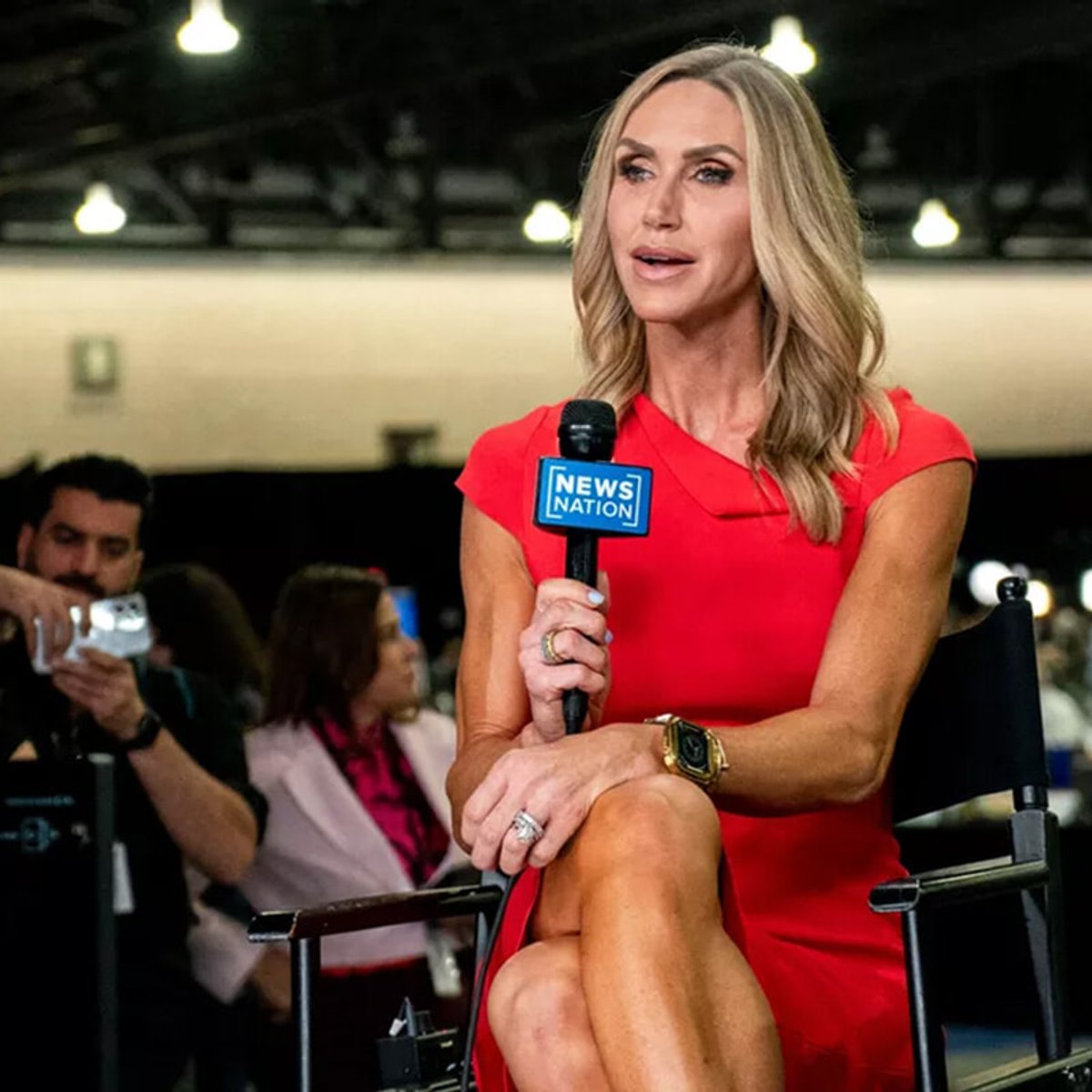 「くびれは強調するけど、露出はなし」トランプ陣営の女性に愛される「シースドレス」とは？