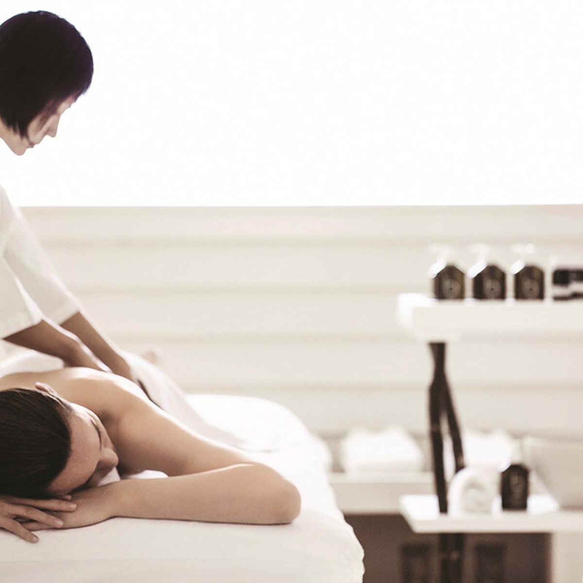 気分は英国貴族。バンフォードのフェイシャルで、顔のくすみとたるみに全身からアプローチ。