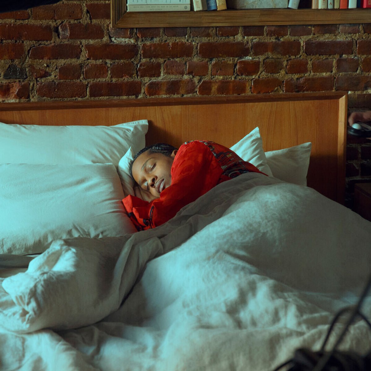 シャネルの新アンバサダー、エイサップ・ロッキーが寝る！走る！ ミシェル・ゴンドリー監督によるショートフィルムを発表。