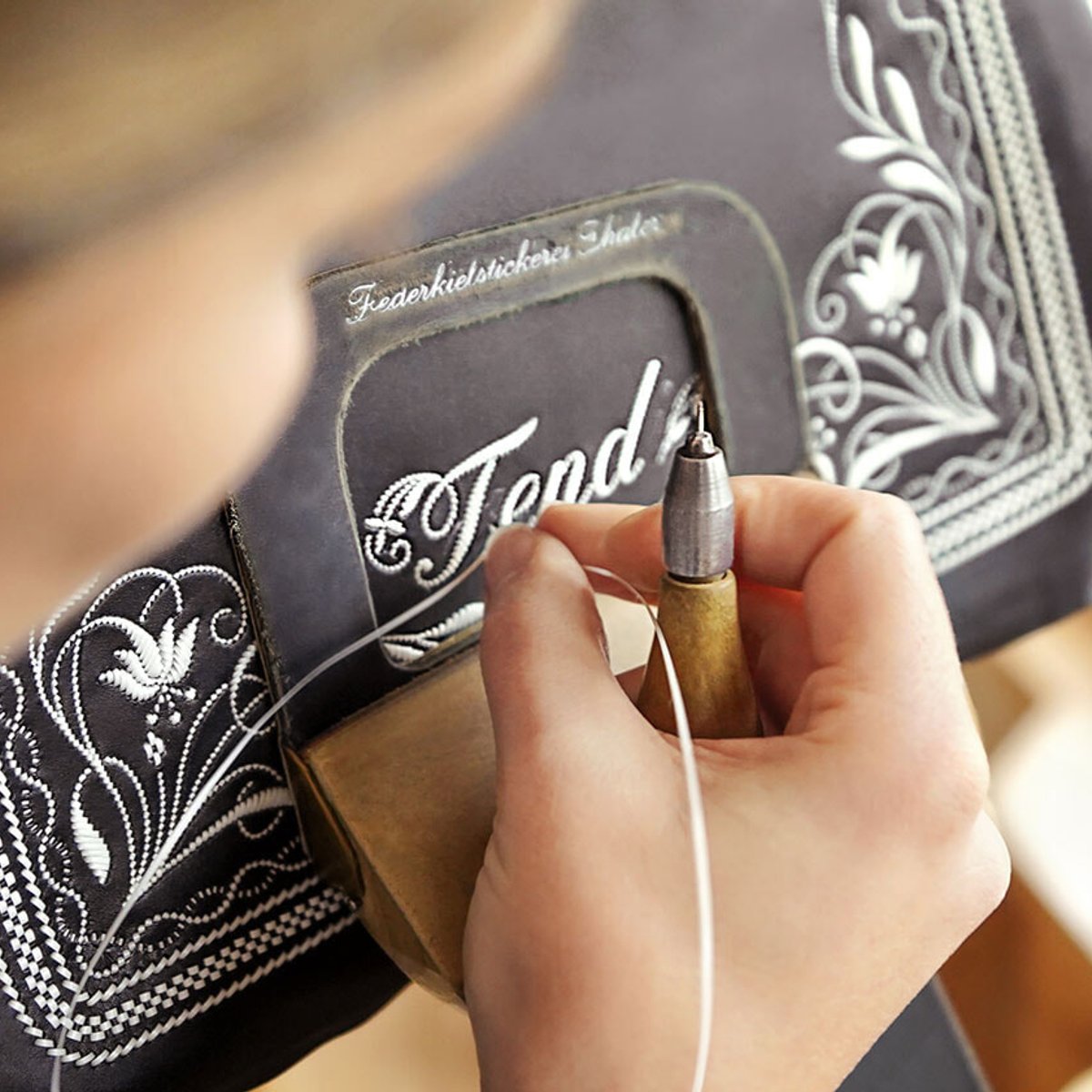 「職人というよりアーティスト」。フェンディが紡ぐ、イタリアの伝統。