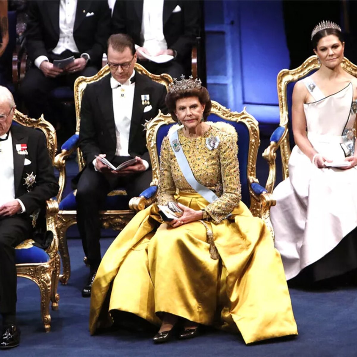 スウェーデン王室が「煌くティアラ」を纏い、ノーベル賞授賞式へ。