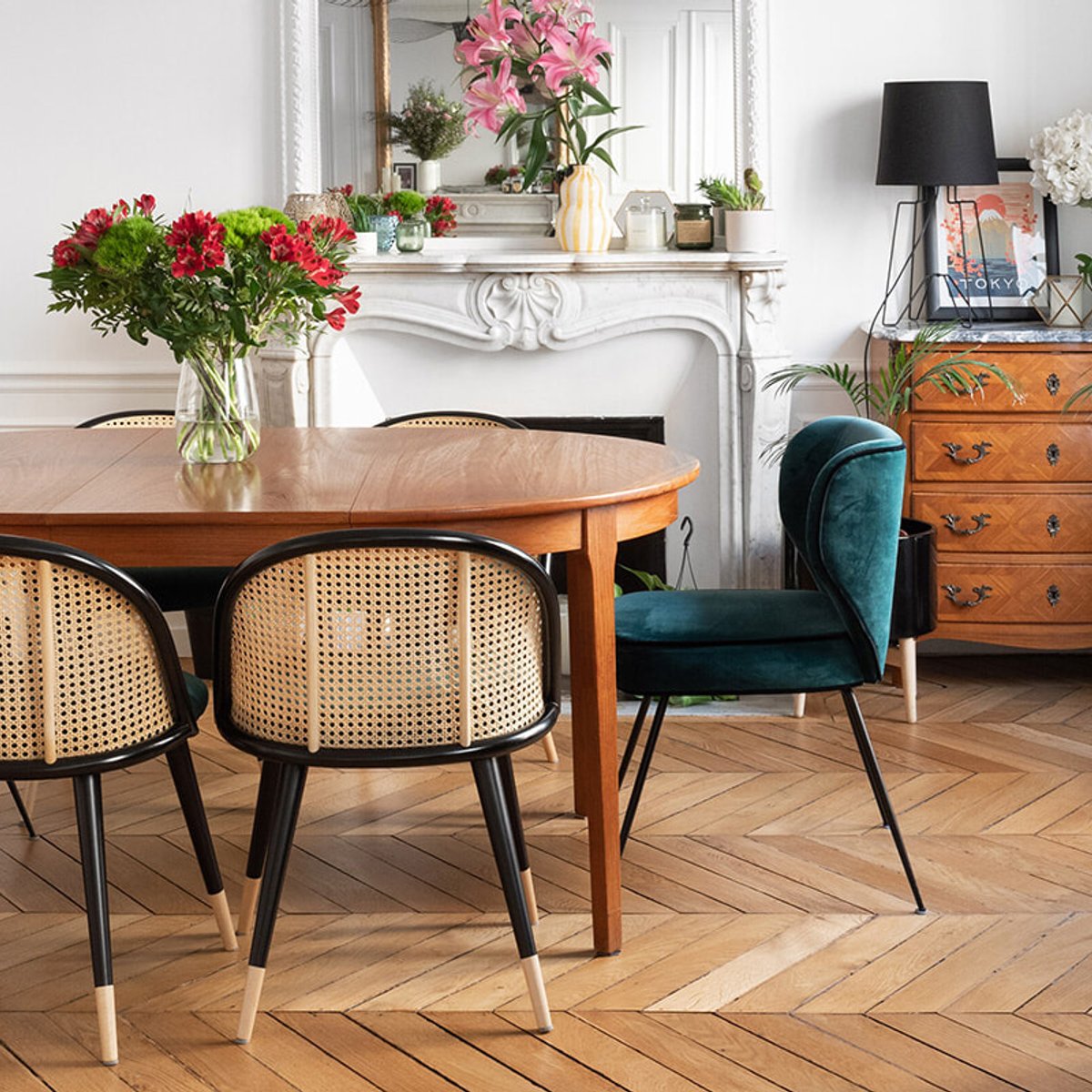 オスマン様式の部屋を4人家族向けのポップなインテリアに大改造！