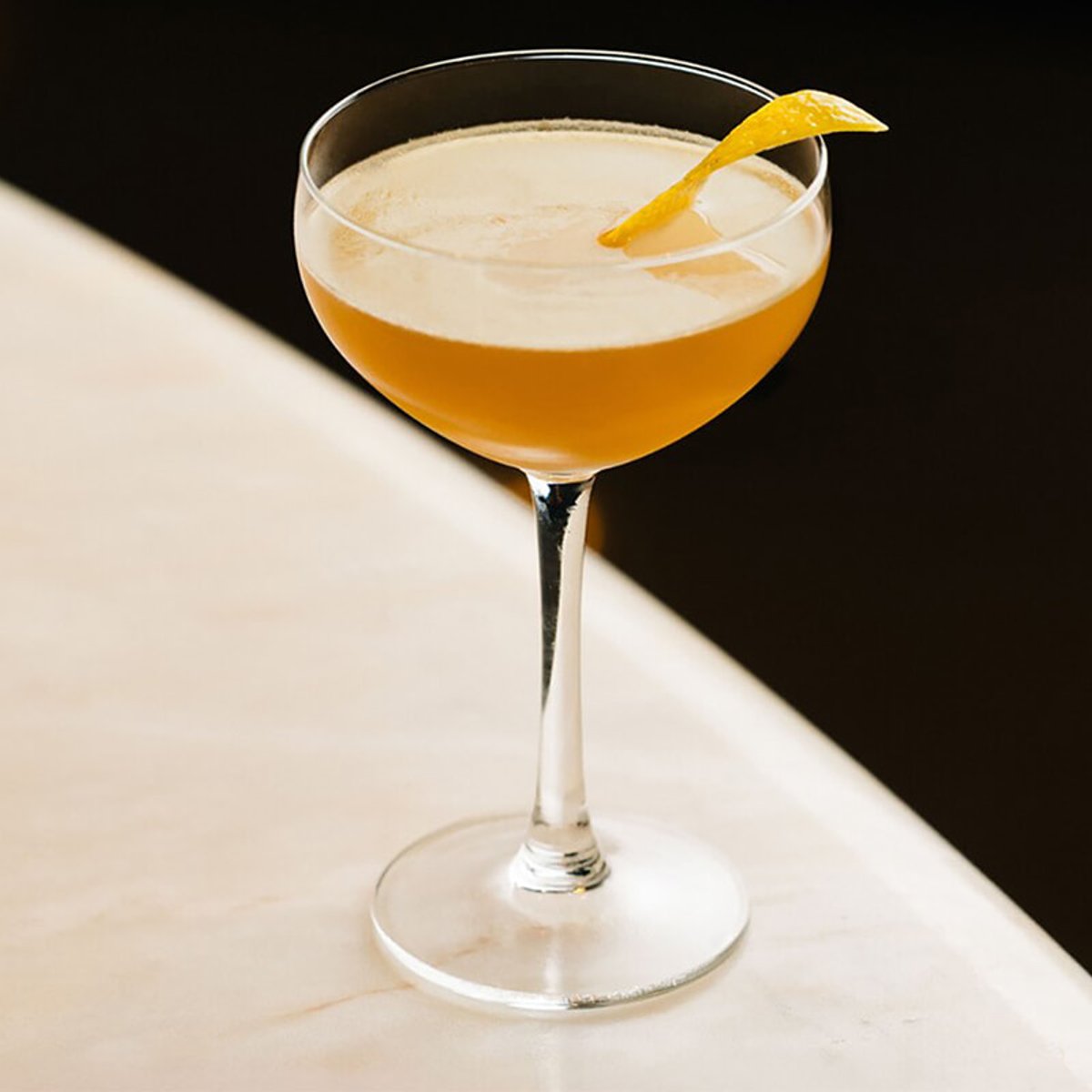 カクテルブームのパリ、1925年生まれの「シャンゼリゼ」が復活！