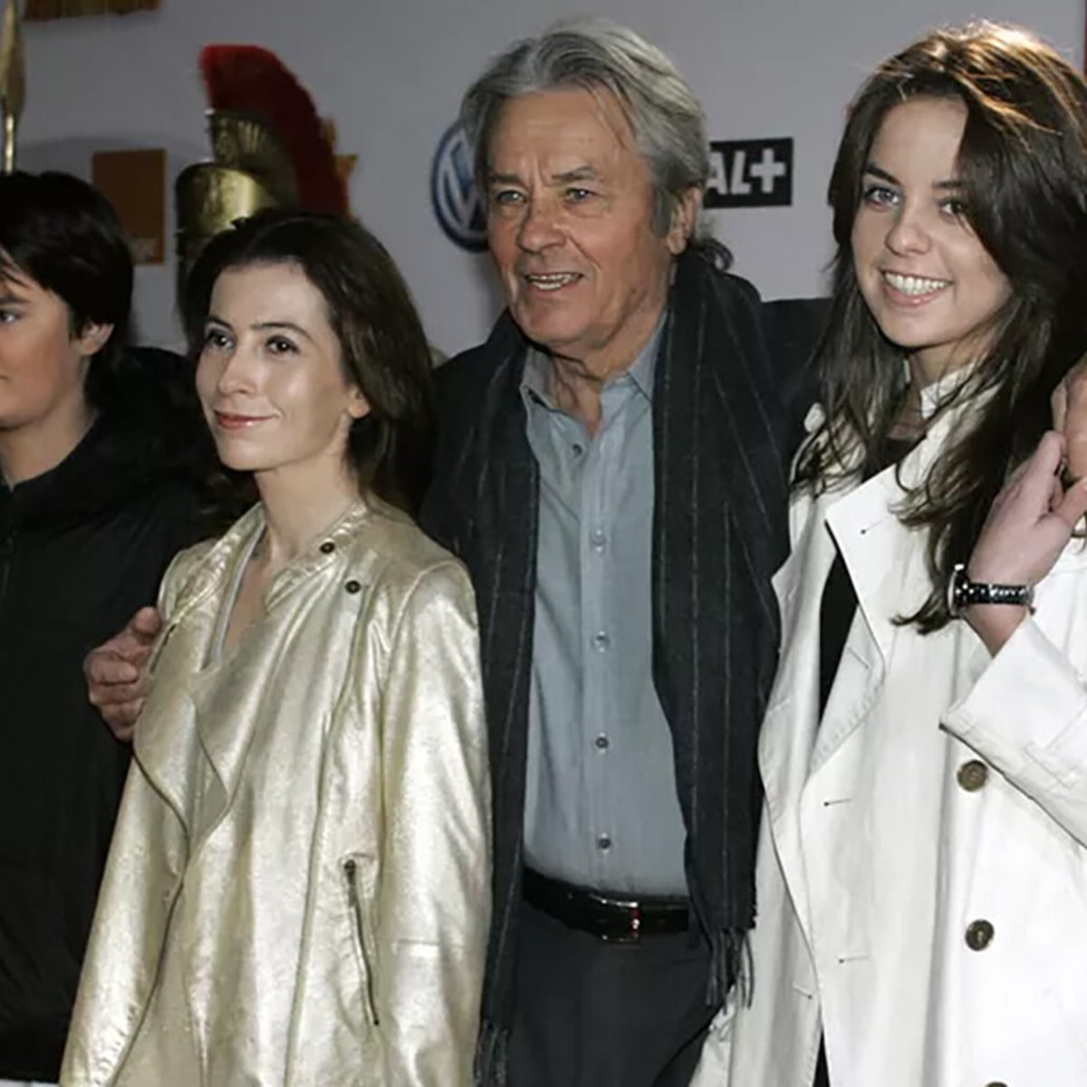 アラン・ドロンの遺産を巡る争い、激化……。三男アラン＝ファビアン、妹のアヌーシュカ・ドロンを公然と批判。