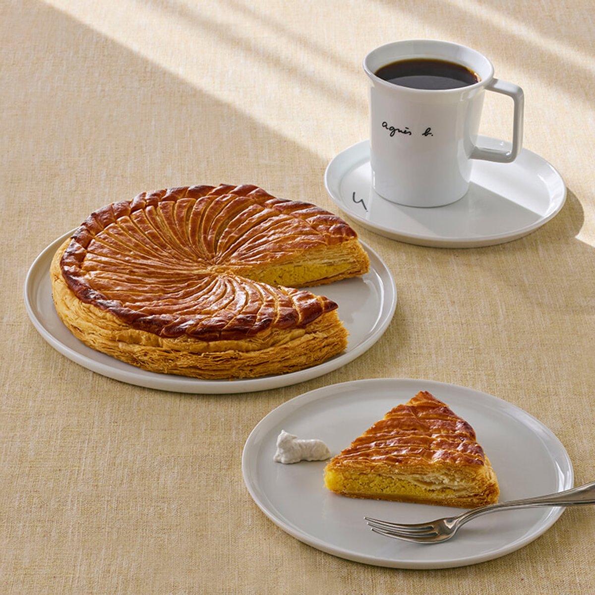 子羊のフェーヴをゲットして！ アニエスベーから「ガレット・デ・ロワ & デ・レーヌ」が登場。