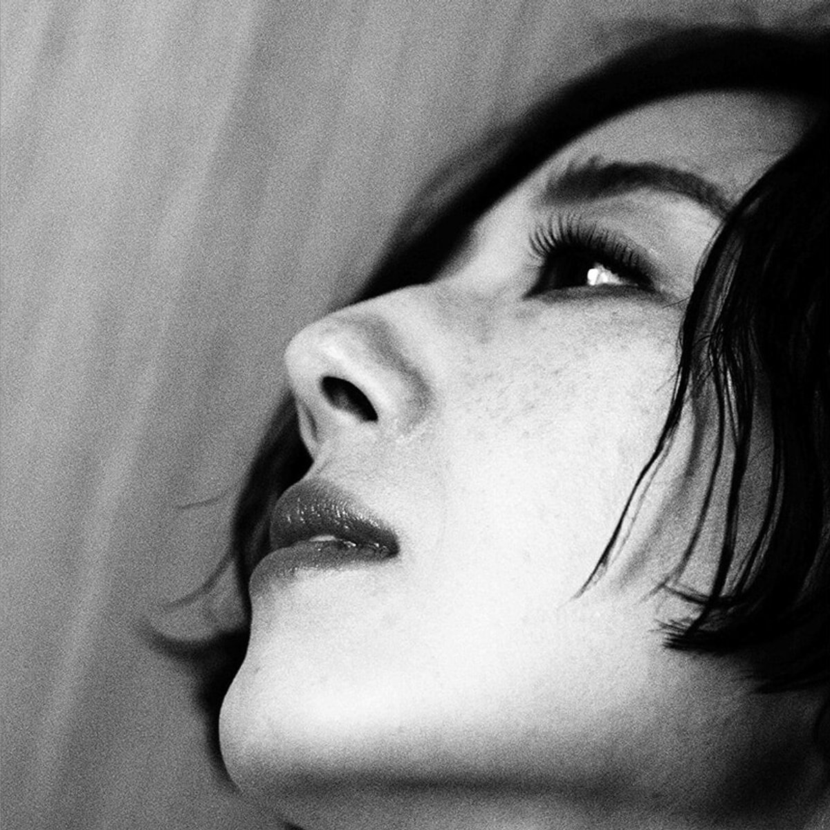 齊藤工が写すグイ・ルンメイ、清純さはそのままに成熟した凛々しい美しさ。