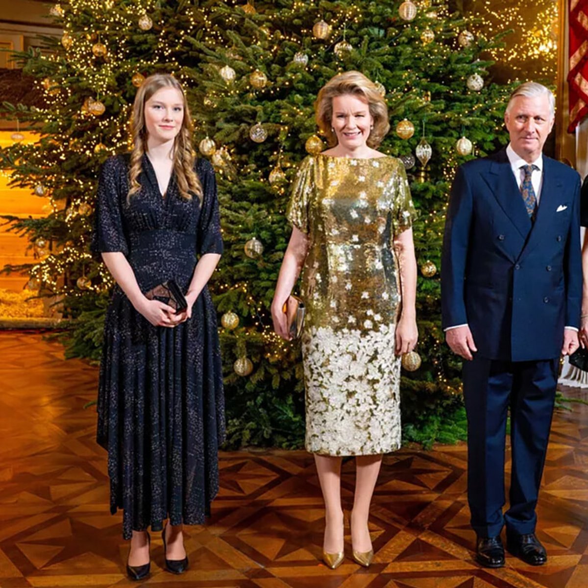 ベルギーのエリザベート王女、光り輝くドレスを纏って王宮のクリスマスコンサートへ！