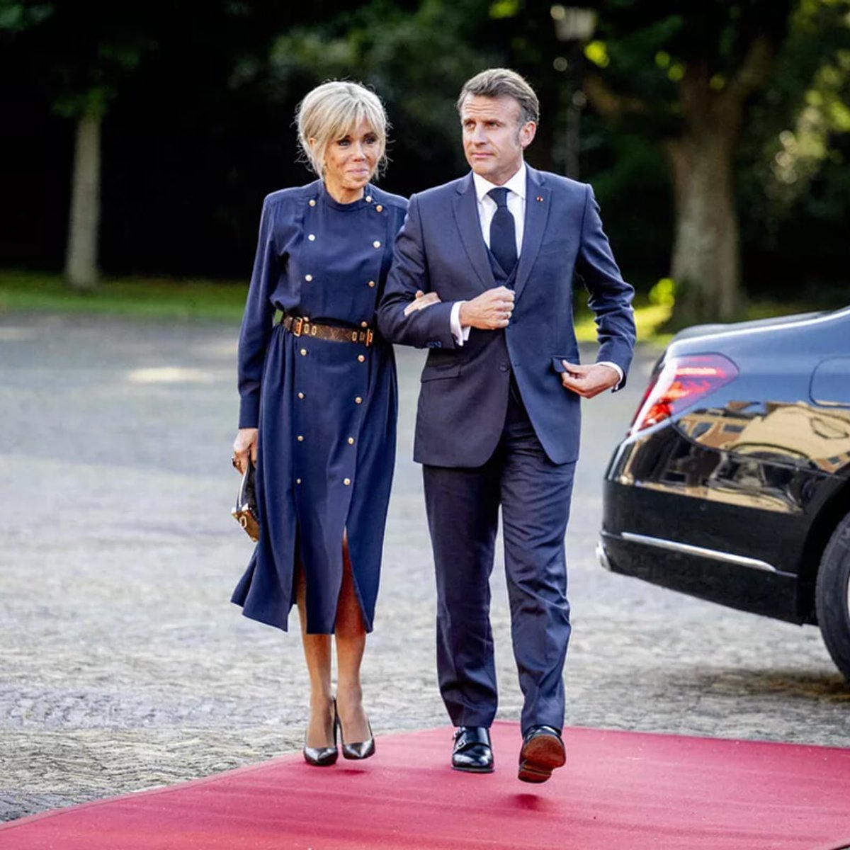 フランス大統領夫人ブリジット・マクロンが2025年にまとったフォーマルドレスを振り返る。