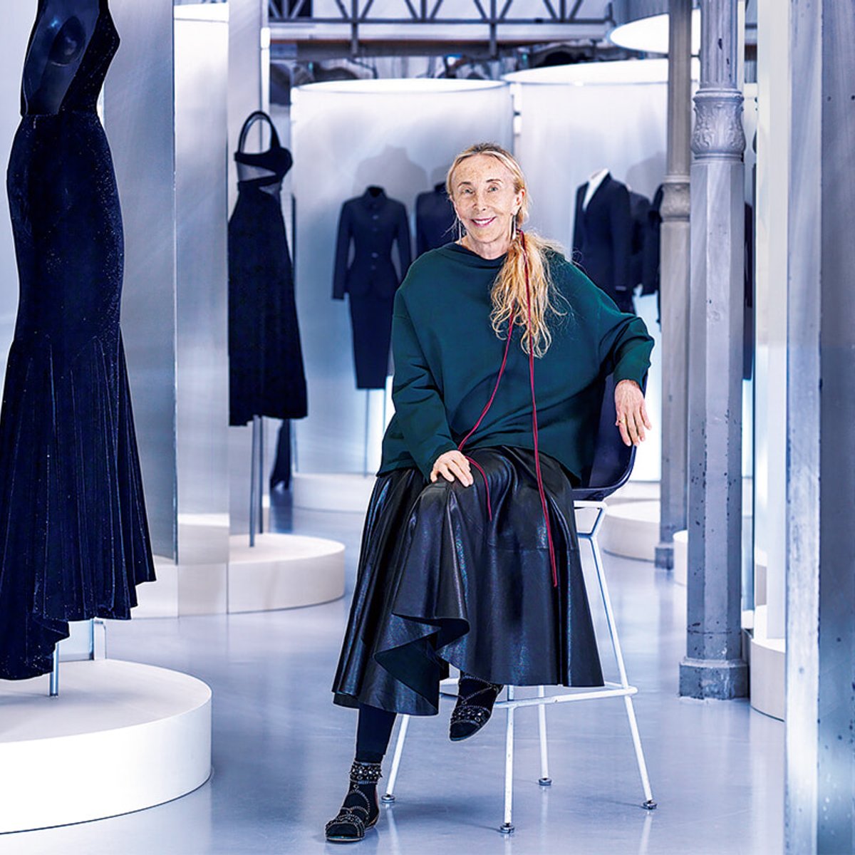 アズディン・アライア財団会長、カルラ・ソッツァーニが過去のモードにこだわる理由。