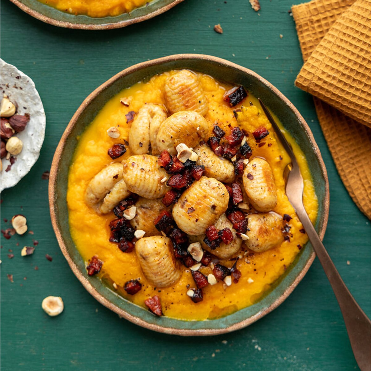 余ったパンが絶品ニョッキに！ カボチャ好きも必見の主役級レシピ。