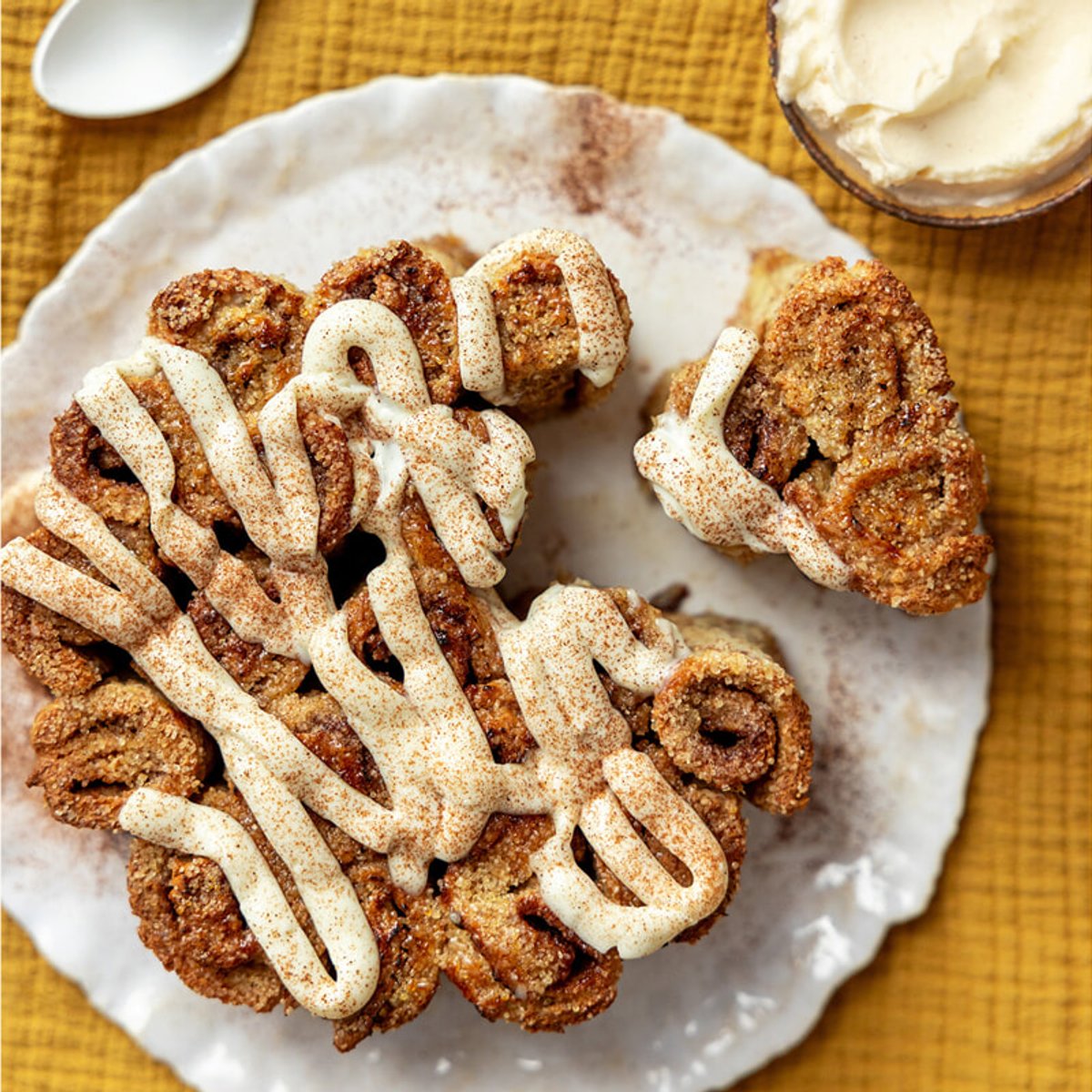 食パンがシナモンロールに！ 15分で作る、禁断のおやつレシピ。