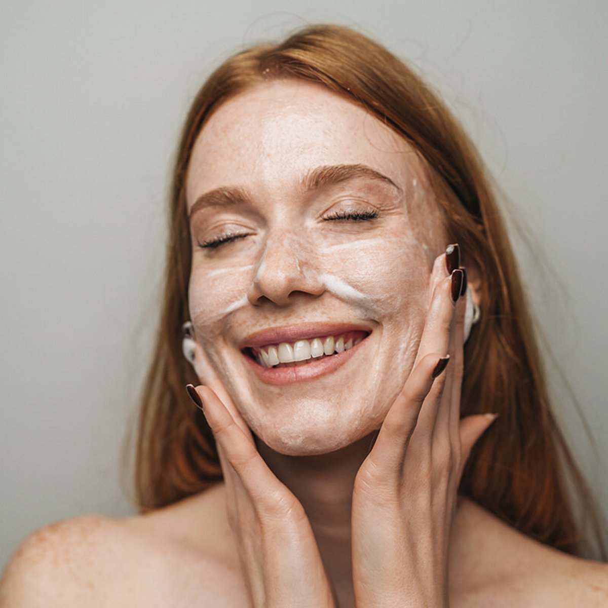 げっそりとコケた、顔の凹みをスキンケアと美容医療で立て直す。