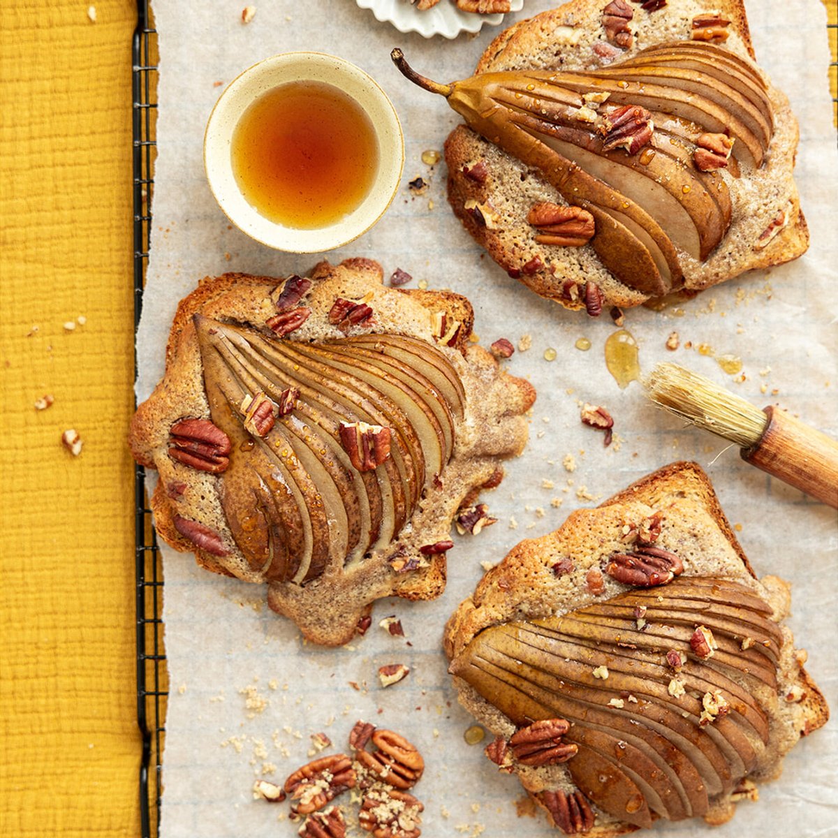 【パリの食卓】洋ナシとナッツが香りたつ、ちょっぴり大人の食パンアレンジ。
