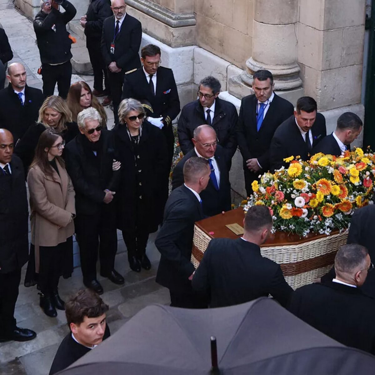 ブリジット・バルドーの家族と関係者たち、葬儀に集合。