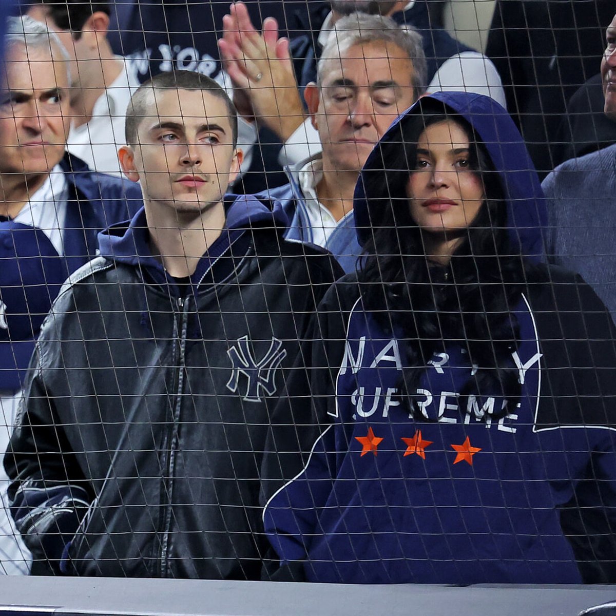 セレブもこぞって着用、争奪戦必至！ ティモシー・シャラメ主演の映画『マーティ・シュプリーム 世界をつかめ』のジャケットをチェック。