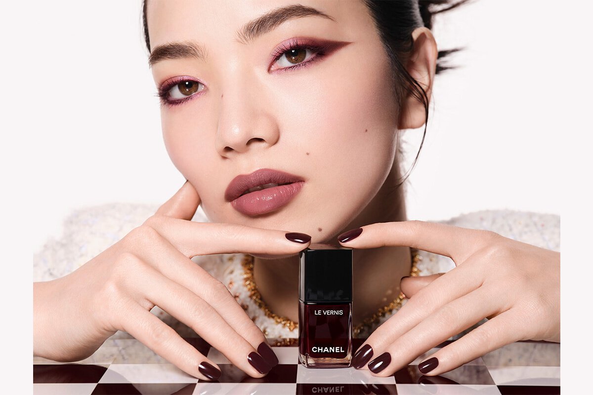 CHANEL ルージュ ヌワール コンフィダンス 小松菜奈 シャネル 小松菜奈が纏うルージュ ヌワールの舞台裏を、アミィ・ドラマに聞く