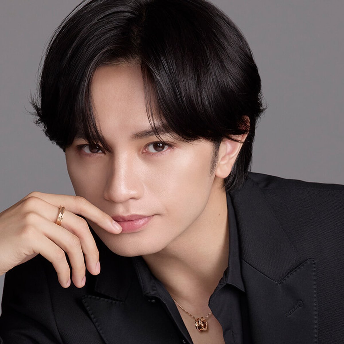 「ジュエリーのように輝く巡り合わせ」中島健人がブルガリのアンバサダーに就任。