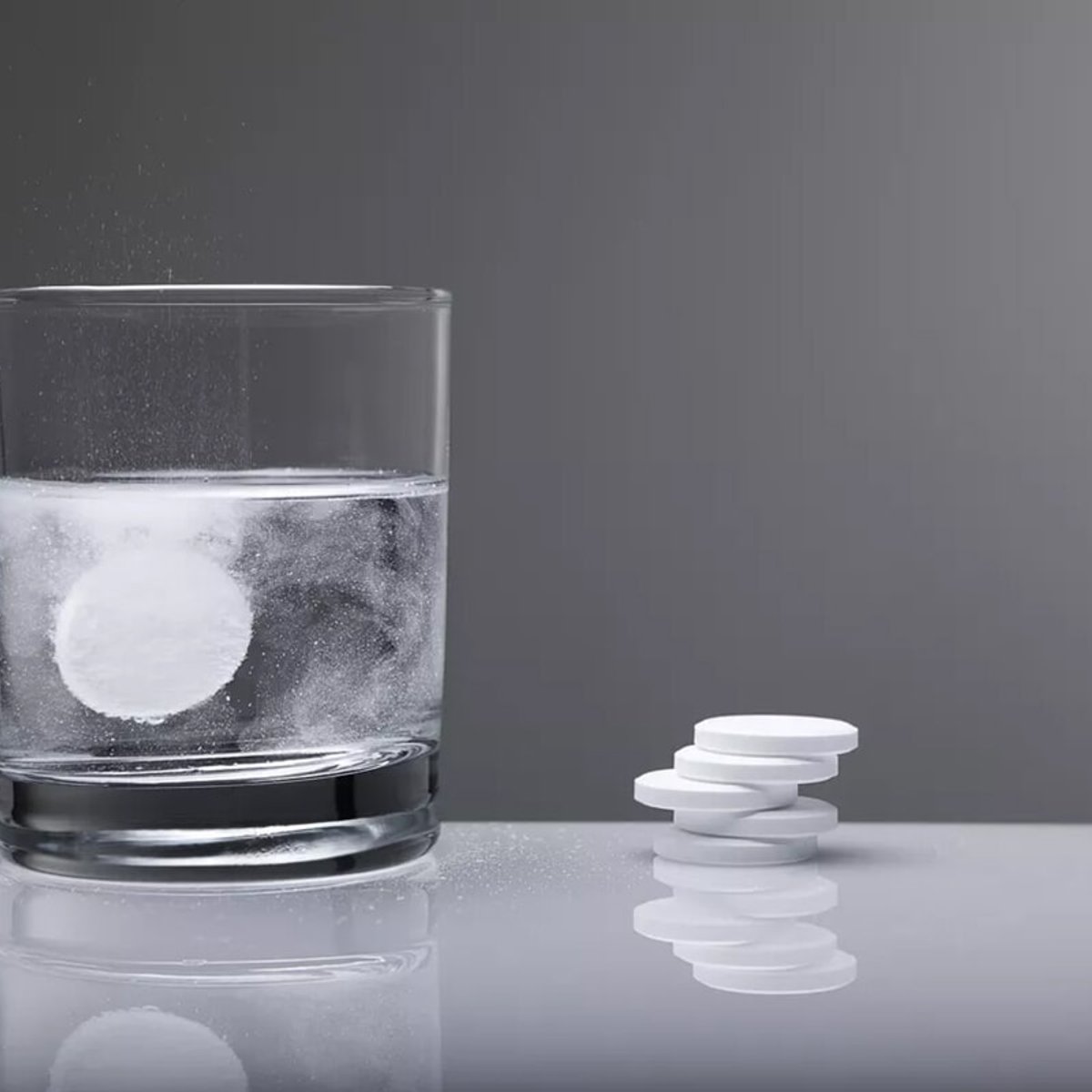 二日酔いの奇跡の治療薬？ 世界で流行中の錠剤、本当に効くのか。