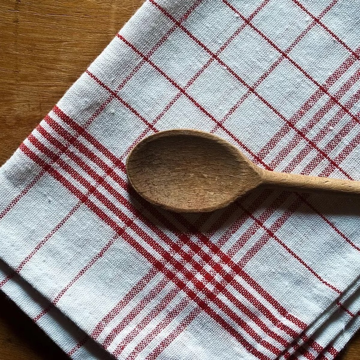 実は細菌の温床かも……木製スプーンの正しい洗い方は？