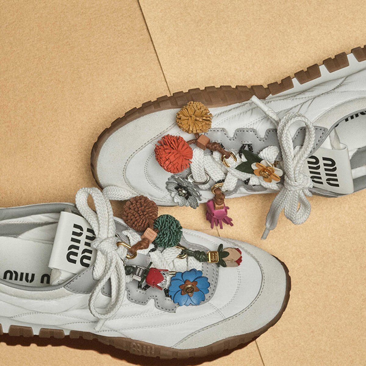 ミュウミュウのカスタマイズが楽しいスニーカーやワークウエアに夢中！