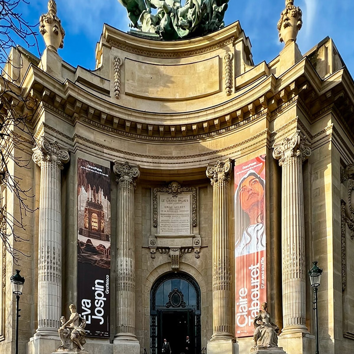 グラン・パレに出現したエヴァ・ジョスパンの洞窟、入ったら出られない。