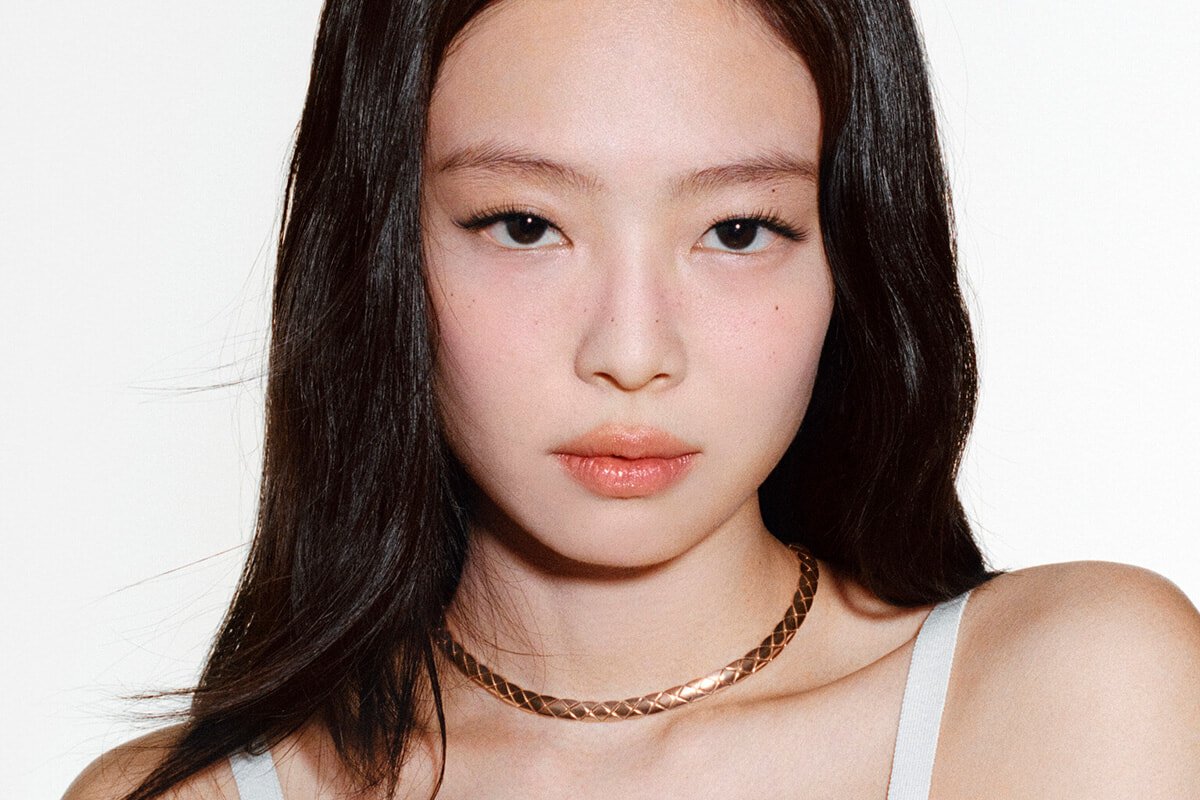 シャネル新作】BLACKPINK ジェニーが纏う、アイコニックなココ