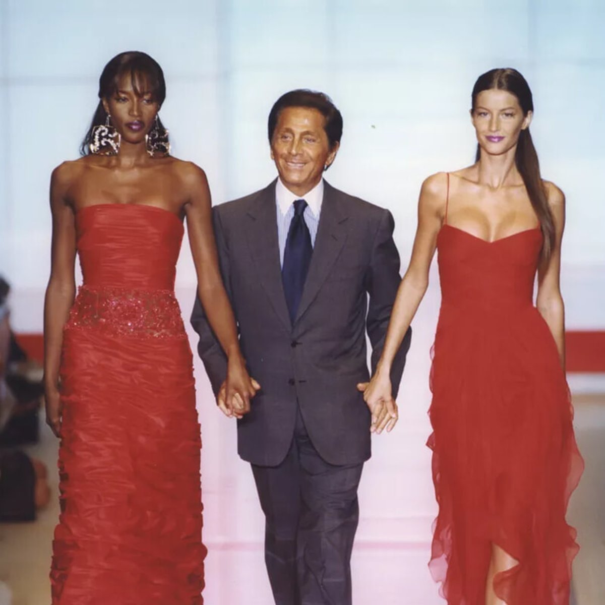 「華やかさと品格」を愛したヴァレンティノ・ガラヴァーニ、93歳で逝去。