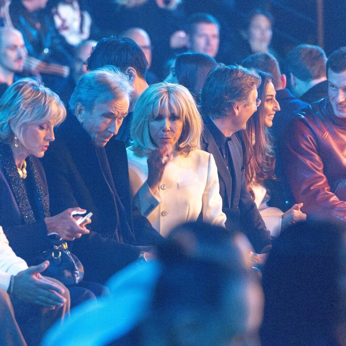 ブリジット・マクロン大統領夫人、ルイ・ヴィトンのショーに登場！