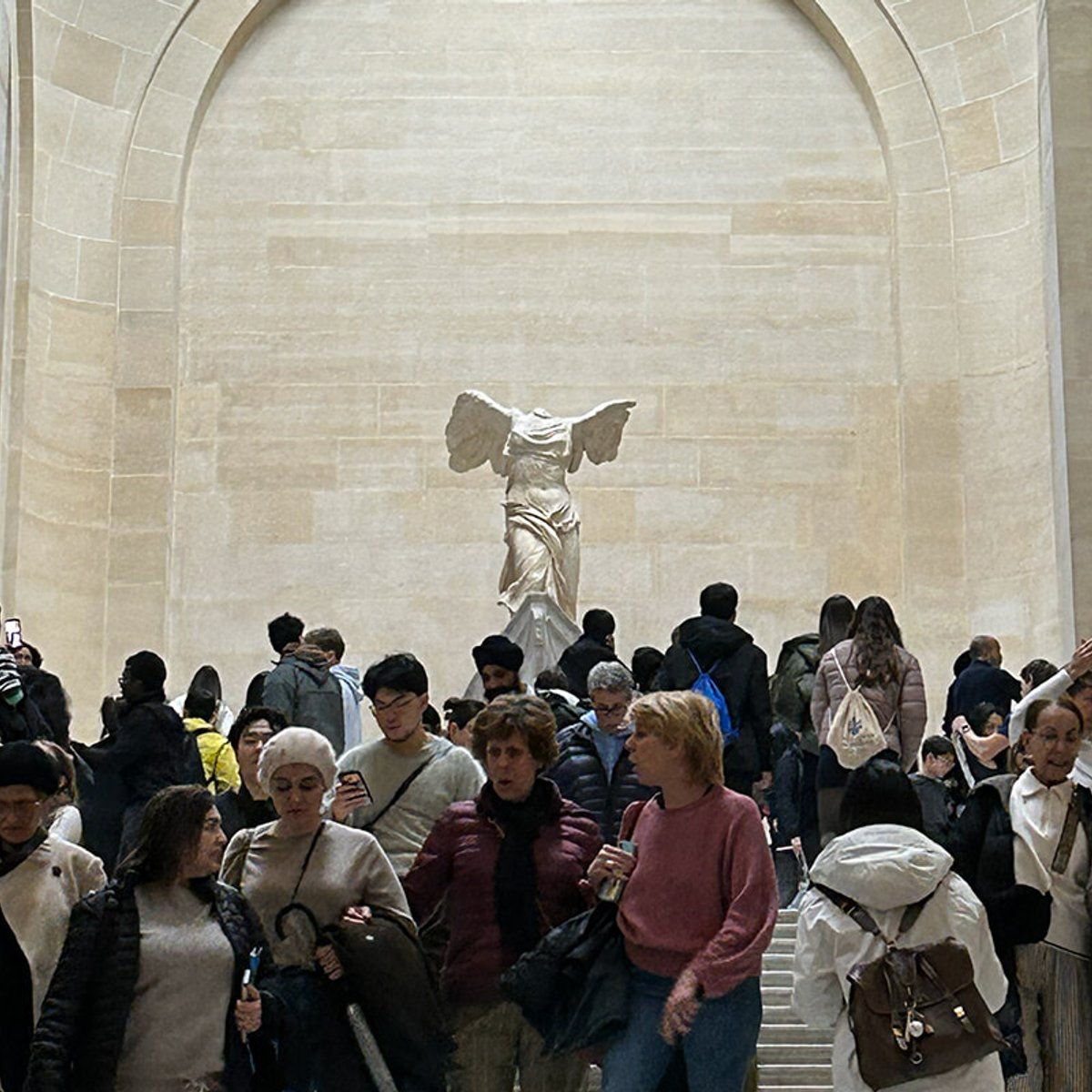 災難続きのルーヴル美術館。外国人向け割増料金でどう変わる？