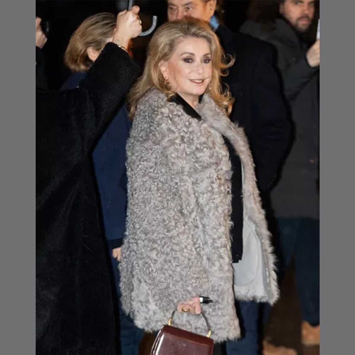 カトリーヌ・ドヌーヴ、フェイクファーのコートに注目が集まった理由は？