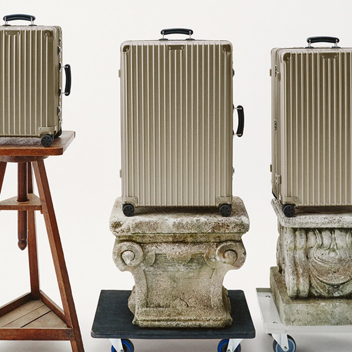 リモワの人気シリーズ「CLASSIC」。シルバー＆ブラックに加え、新定番カラー「チタニウム」が誕生！