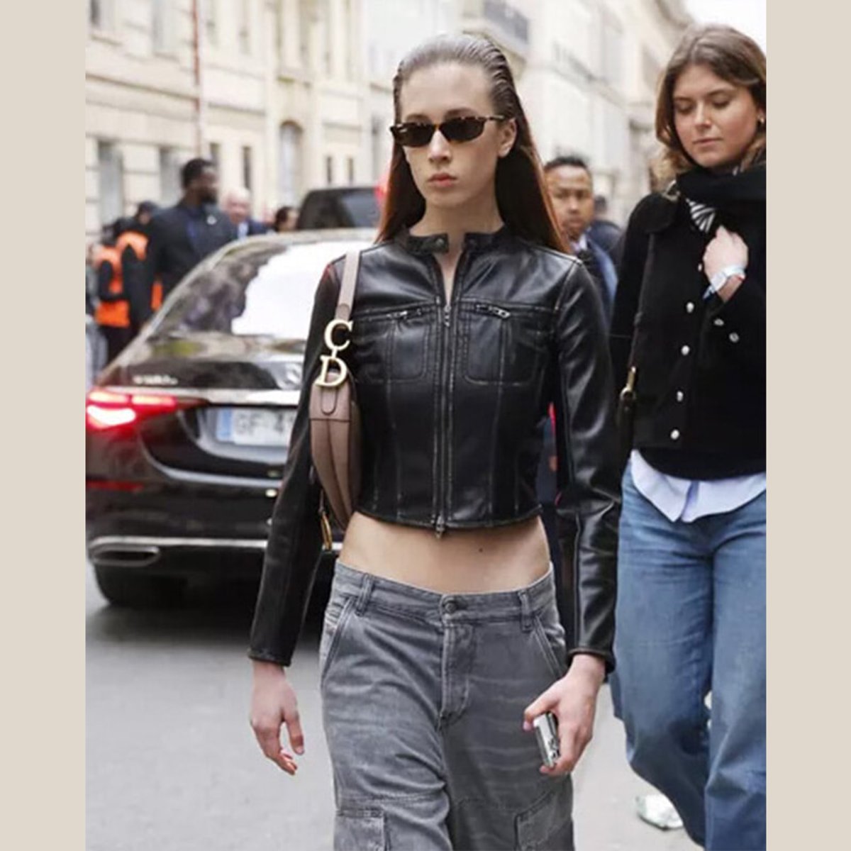 ニコール・キッドマンの17歳の愛娘サンデー・ローズ、パリファッションウィークで大注目！