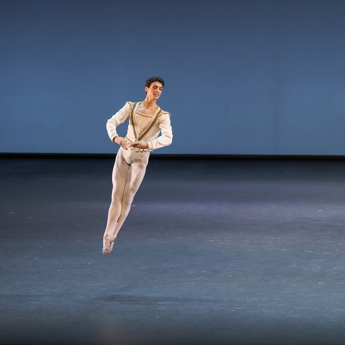 4月に『ロミオとジュリエット』で主役を踊るロレンツォ・レッリ、第43回カルポー・ダンス賞を受賞。
