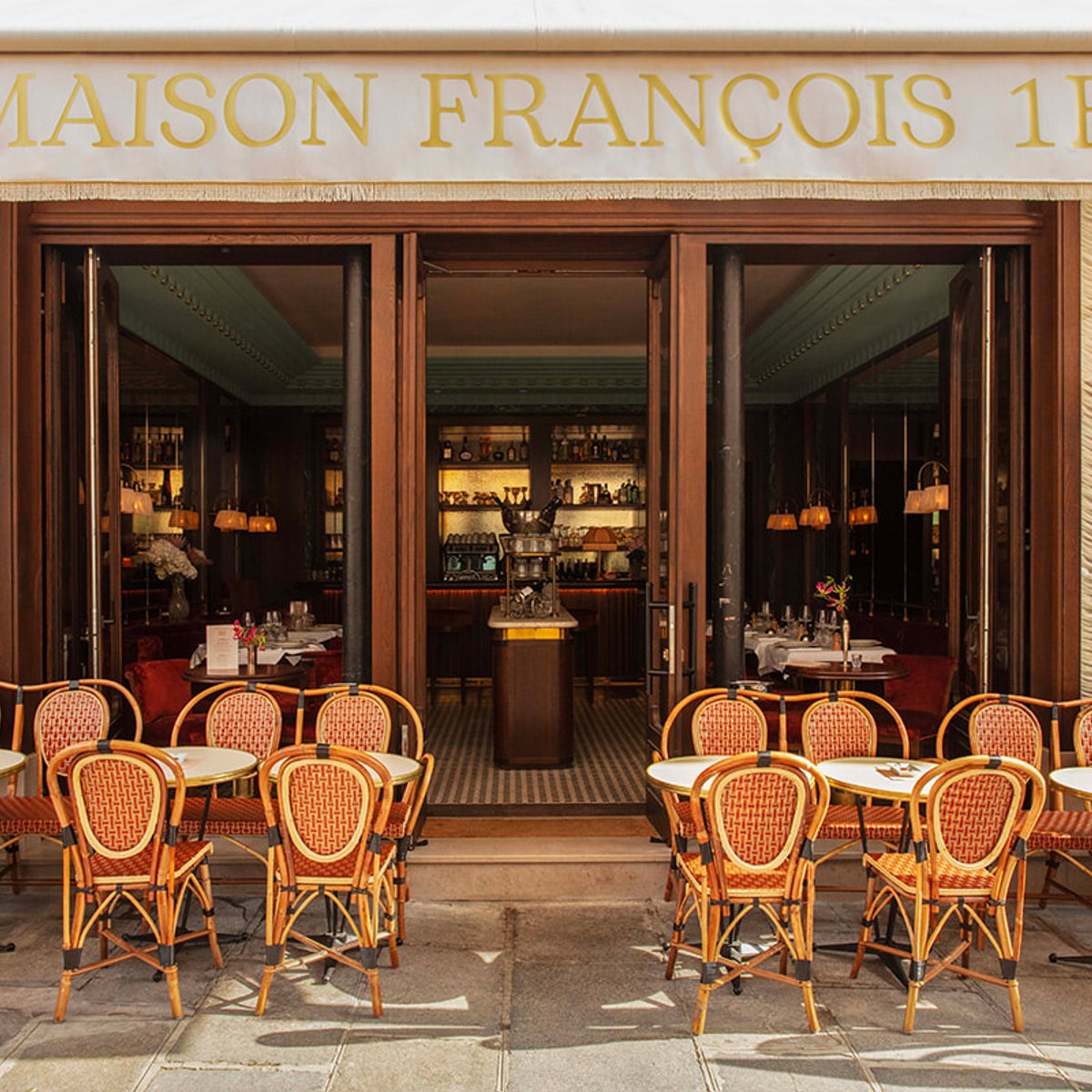 ブラッスリーのメゾン・フランソワ・プルミエで、パリの料理と雰囲気を。