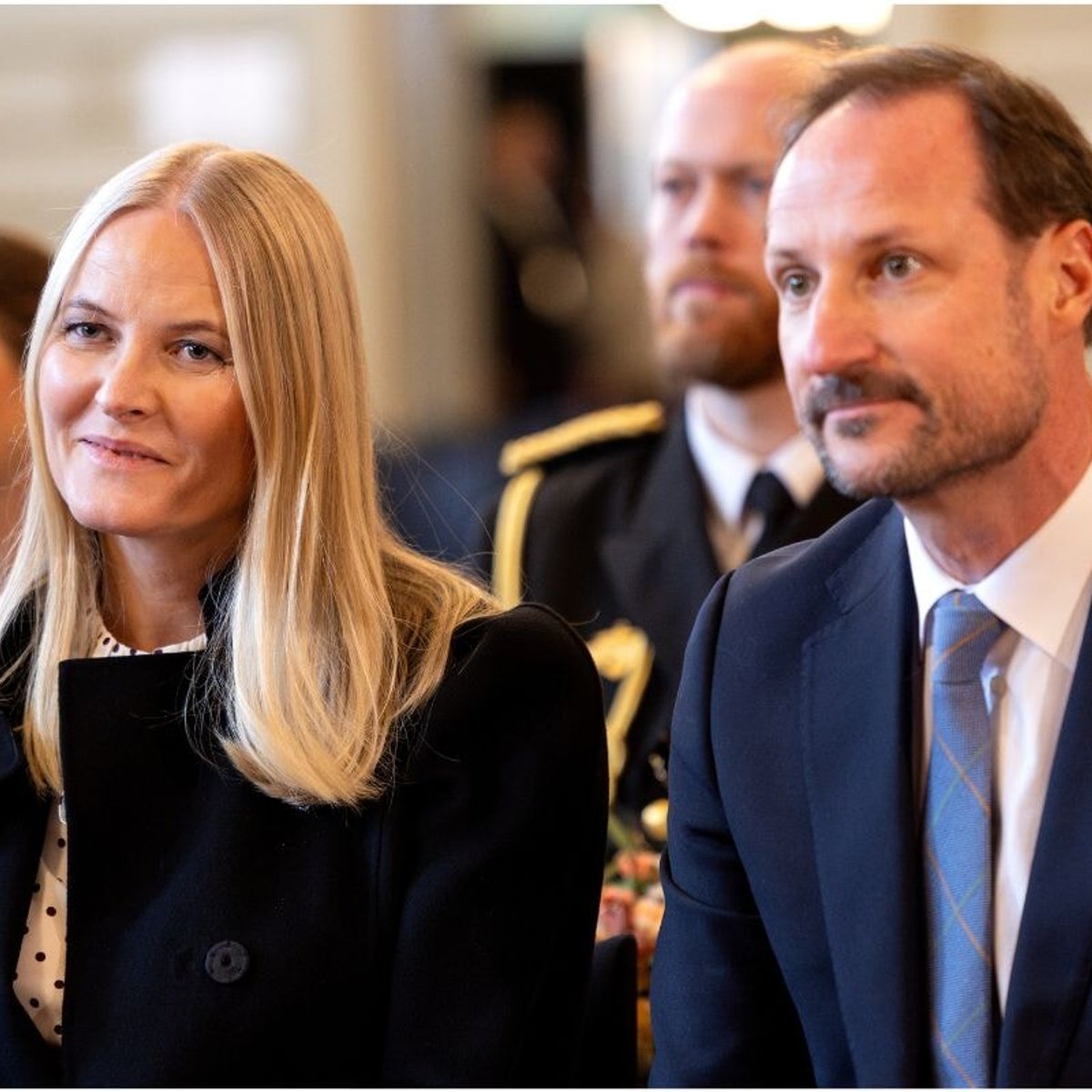 息子の強姦容疑裁判を5日後に控え......ノルウェーのメッテ＝マリット王太子妃、「エプスタイン事件」に関与？