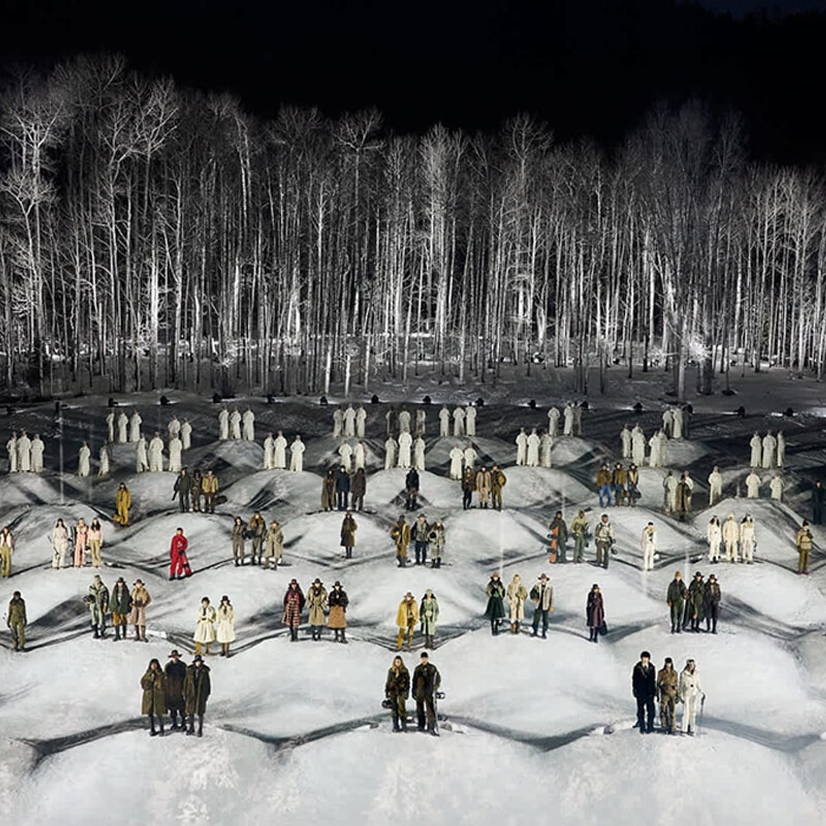 モンクレール グルノーブルが雪上のランウェイで魅せた「未来の遺産」。