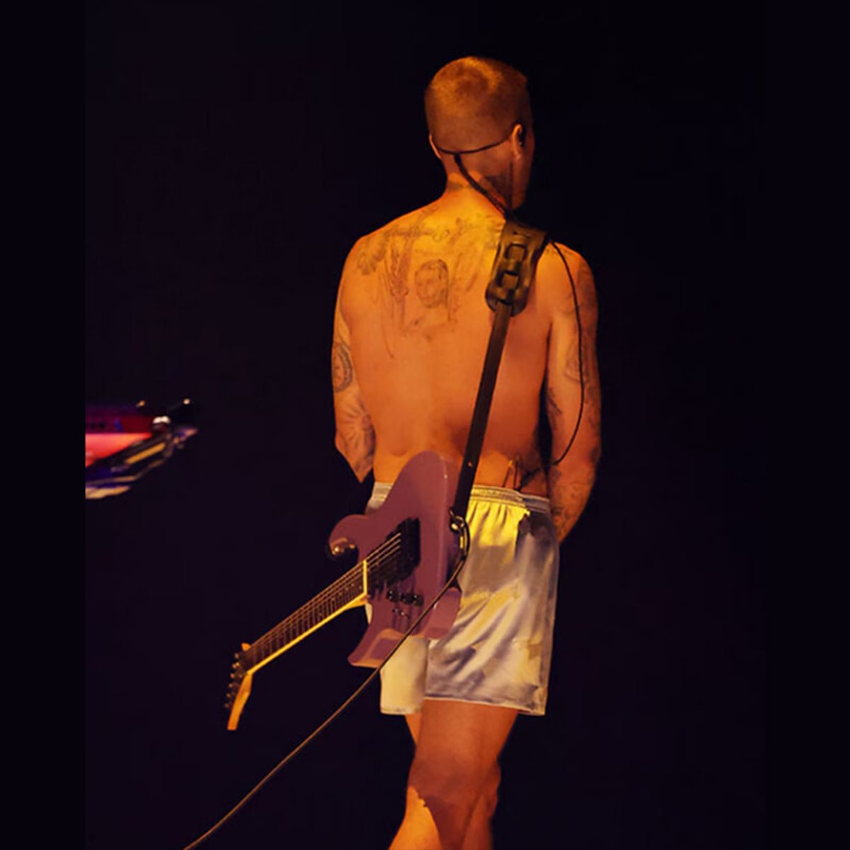 復活したジャスティン・ビーバー、グラミー賞授賞式に「下着姿」で異例のパフォーマンス！