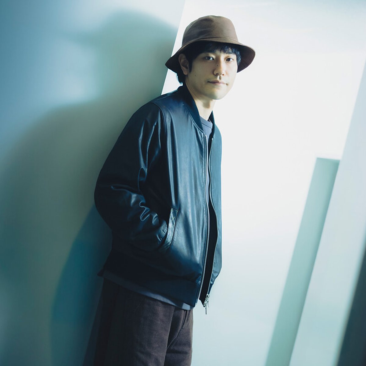 命の手触りを革に託して。松山ケンイチが紡ぐ未来。