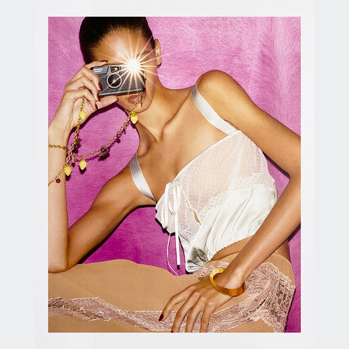 サンローランのバレンタインはキャッチーなアクセサリーが目白押し！