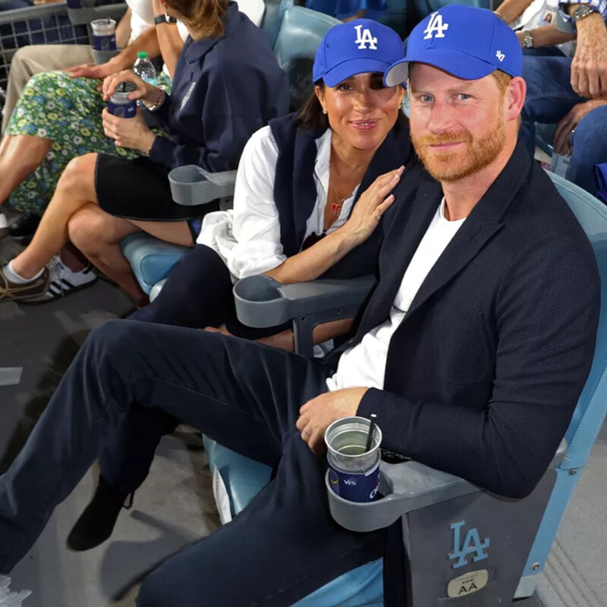 メーガン・マークルの新「ユニフォーム」は10万円以下？ 秘密のカシミアセーターとは。