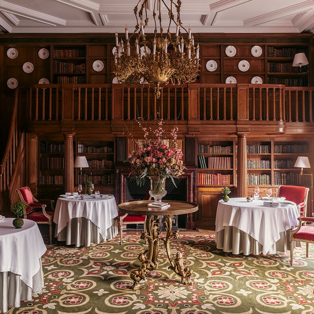 19世紀の邸宅で二つ星の美食とワイン。優雅なアールドゥヴィーヴルをル・クラレンスで。