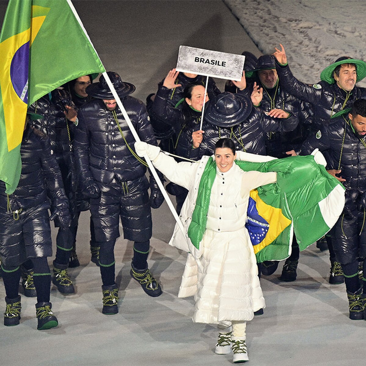 ミラノ・コルティナ冬季オリンピック開会式、モンクレールが手掛けたユニフォームをブラジルチームが着用！