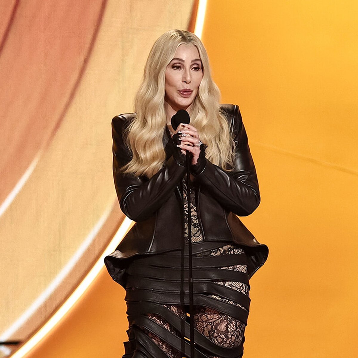 「ハプニング女王」シェールは、グラミー賞でも健在？ SNSで一番拡散された瞬間とは。